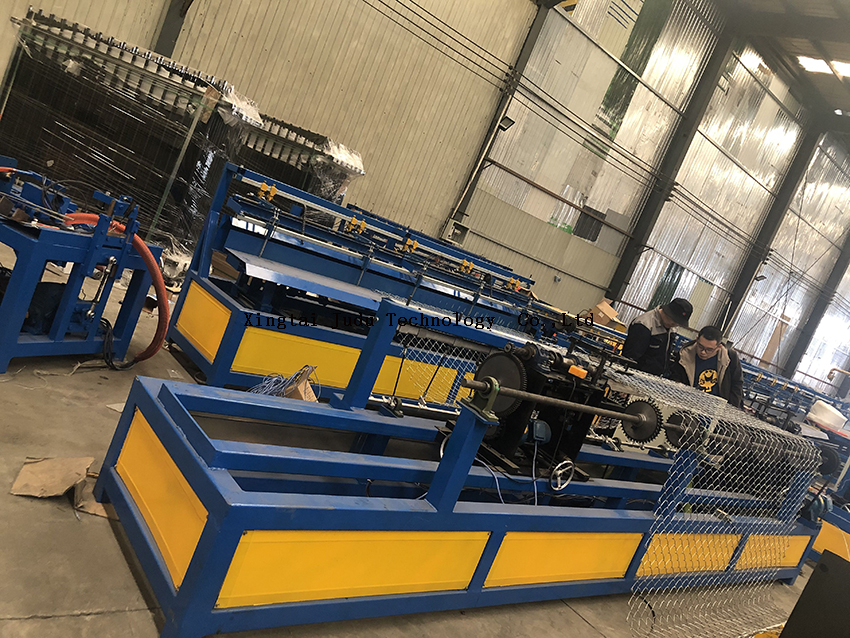 2 Worms Fully Automatic Chain Link Fence Making Machine with Compact Roll Manufacturer